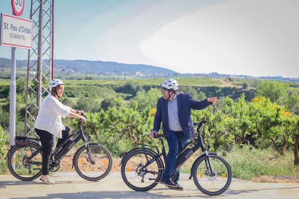 Núria Marín visita Subirats per conèixer projectes com l’Espai Esperanto i l’Enobicing Penedès. Sergi Ramos / Diputació