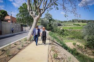 Núria Marín visita Subirats per conèixer projectes com l’Espai Esperanto i l’Enobicing Penedès