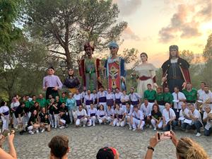 Olivella s'omple d'orgull en la benvinguda a la Jafra i el Fèlix, la nova parella de gegants. EIX