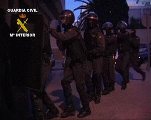 Operatiu policial contra el tràfic de drogues a Barcelona amb 34 detinguts i 12,6 tones de marihuana intervingudes. Guàrdia Civil