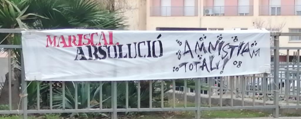 Pancarta de 'Mariscal absolució'. Eix