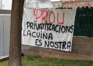 Pancarta per defensar la cuina de l'Hospital Sant Antoni Abat. Eix