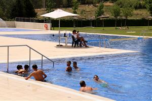 Piscina gratuïta per als col·lectius vulnerables a Vilanova del Camí per l'onada de calor