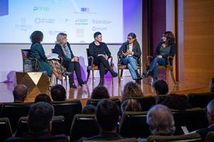 Ple absolut a la presentació a Vilafranca del llibre sobre viticultores de Maria Rosa Ferré