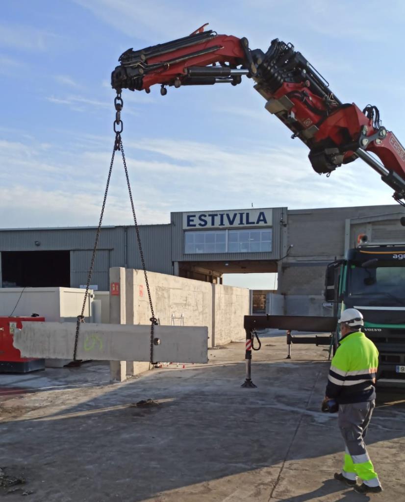 Ports inverteix 500.000 euros en la reconstrucció d'una nau de mercaderies al port de Vilanova i la Geltrú. Ports de la Generalitat