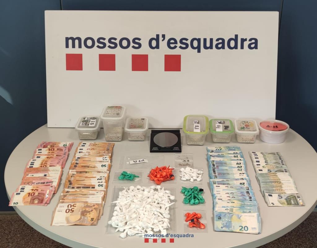 Presó per als dos detinguts a Vilanova per vendre cocaïna en un domicili. Mossos d'Esquadra