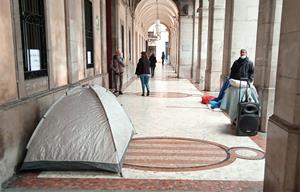 Protesta pel tancament dels moduls per les persones sense llar de l'Ajuntament de Vilanova. Eix