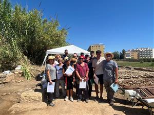 Quinze voluntaris troben peces de ceràmica, bronze, plom, monedes a la vil·la romana de Darró