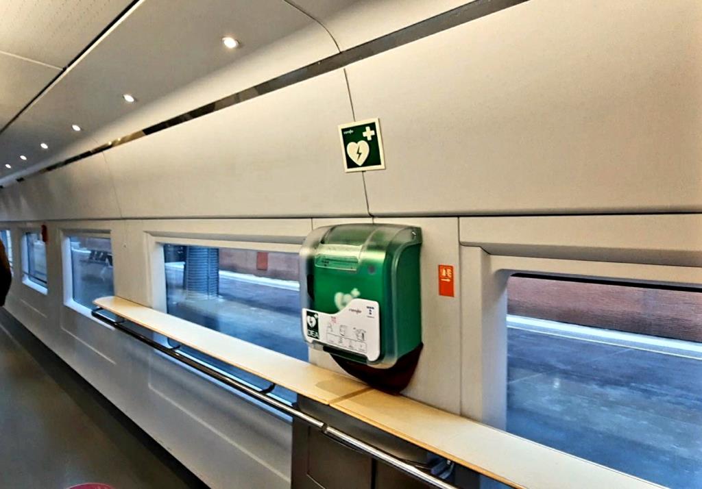 Renfe instal·la prop de 700 desfibril·ladors a la seva flota de trens amb una inversió de 3 MEUR. ACN