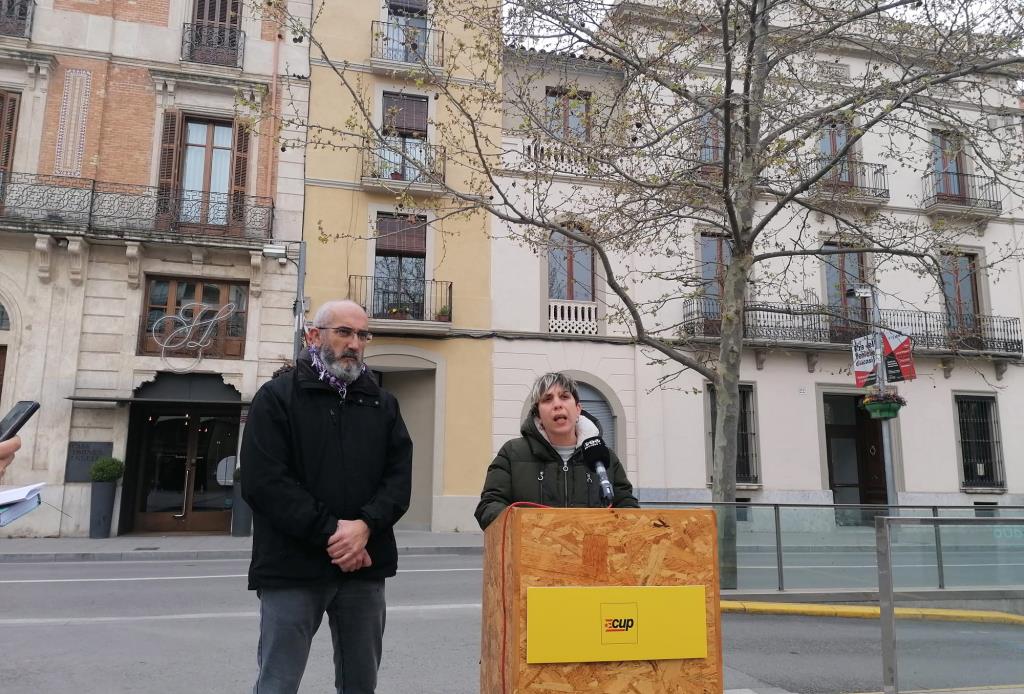 Roda de premsa de la CUP de Vilafranca sobre el Pla Local d'Habitatge. Eix
