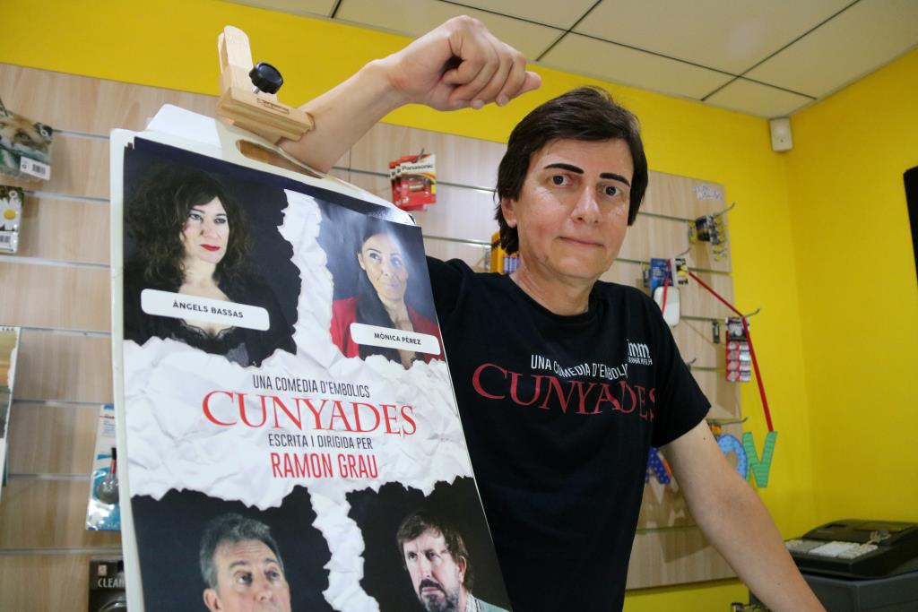 Saltar del teatre amateur al circuit professional: l'humor irreverent de 'Cunyades' triomfa a nombroses poblacions. ACN