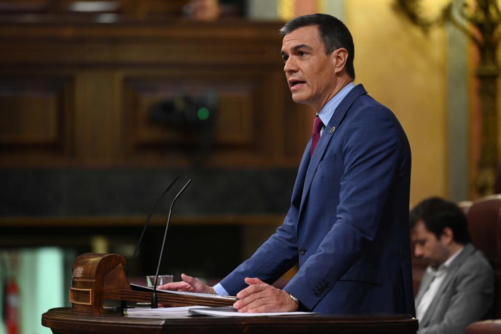 Sánchez anuncia un nou paquet d'ajudes de 3.000 milions per rebaixar la factura energètica al 40% de les llars. ACN