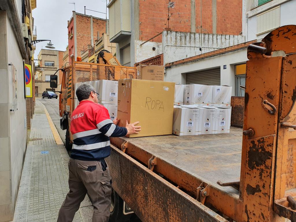 Sant Sadurní d'Anoia envia 120 caixes de material de primera necessitat a Ucraïna. Ajt Sant Sadurní d'Anoia