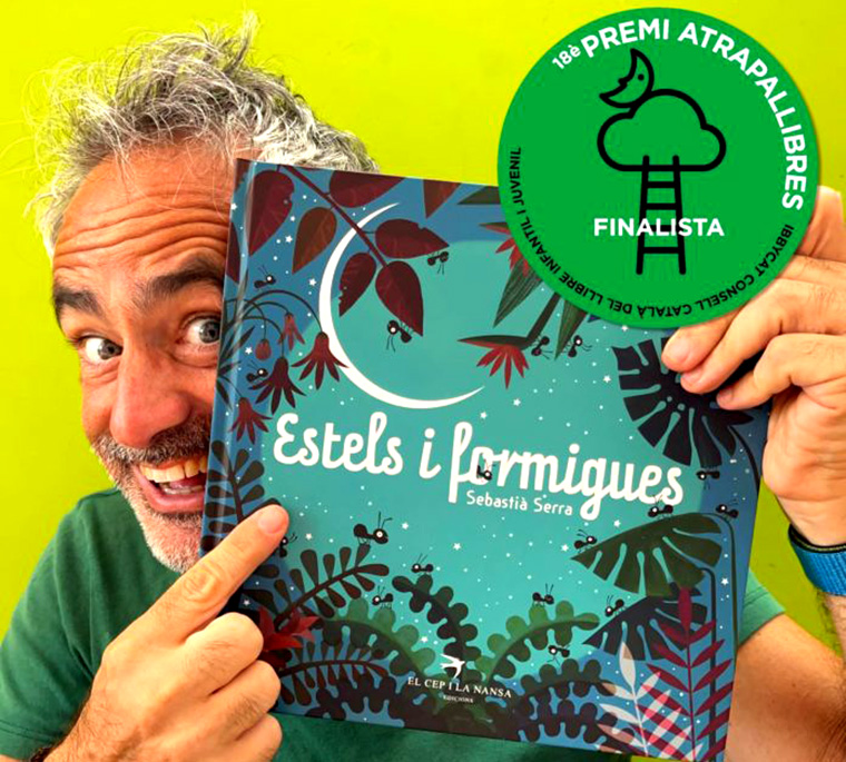 Sebastià Serra amb el seu nou llibre 'Estels i formigues'. Eix