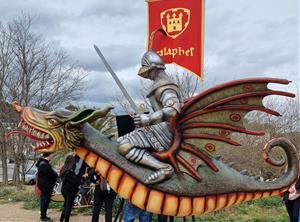 S'estrena el drac Espurna de Calafell amb una caminada de 26 quilòmetres