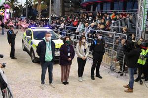 Sitges es converteix en un gran escenari de música, disfresses i colors amb la multitudinària rua de l'Extermini