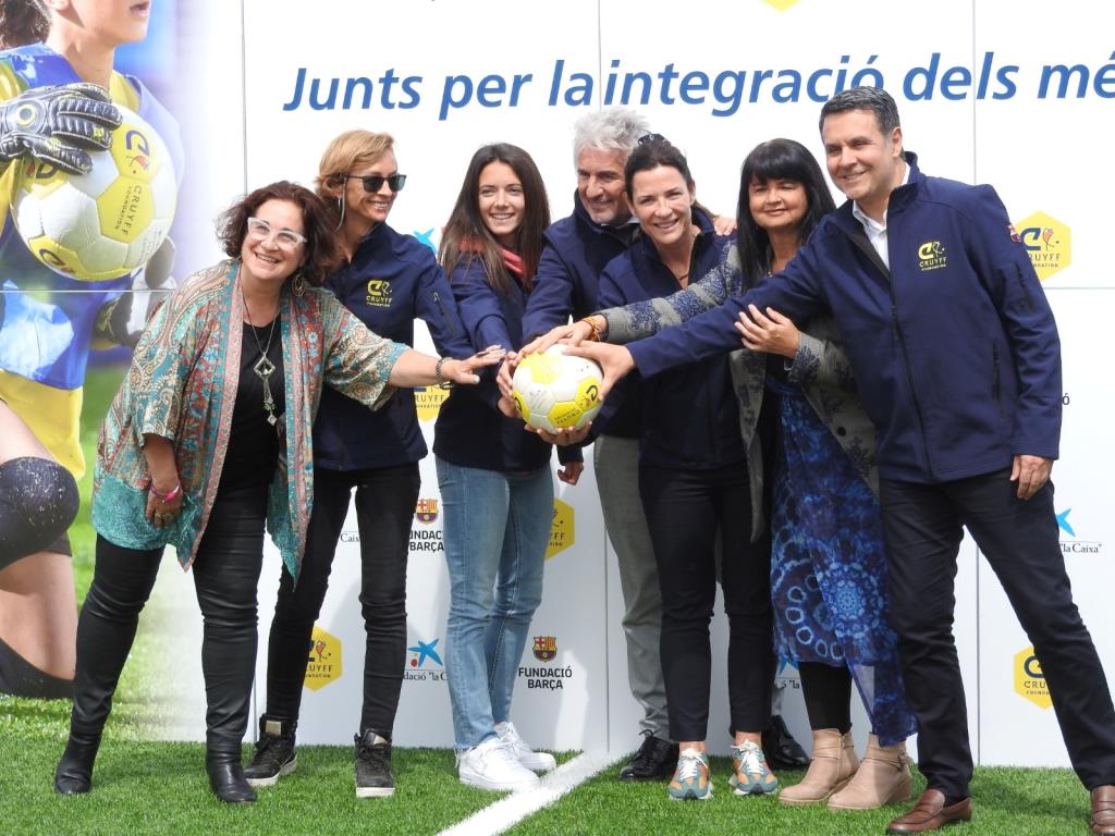 Sitges estrena la Cruyff Court, apadrinada per la futbolista ribetana Aitana Bonmatí. Ajuntament de Sitges