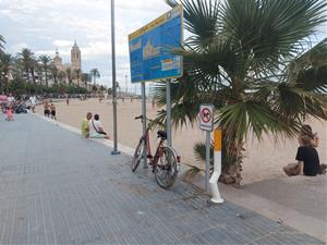 Sitges instal·la 25 cendrers a les platges centrals. Ajuntament de Sitges