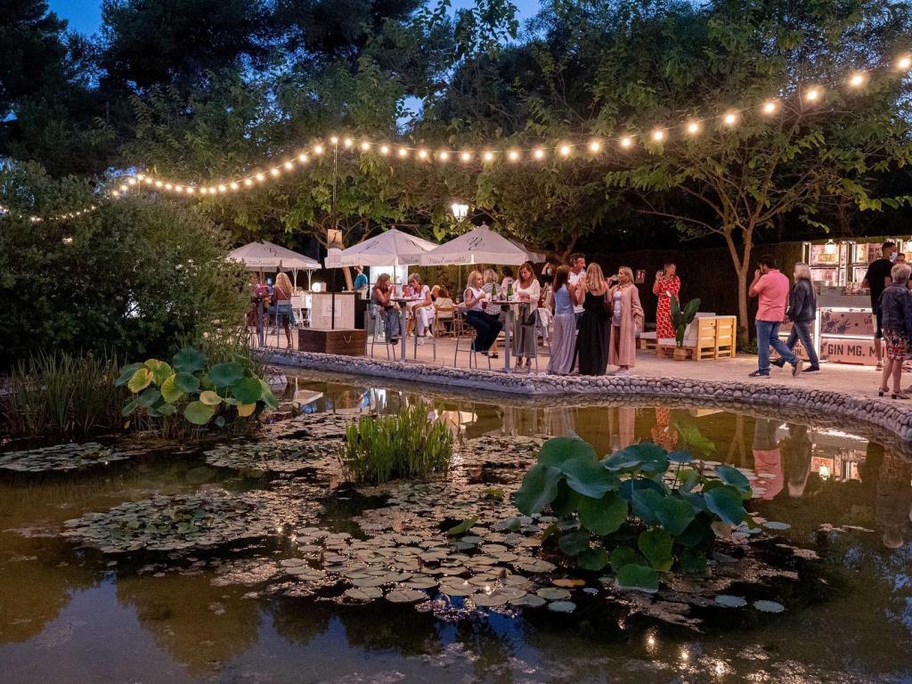 Sitges s'endinsa en el Festival Jardins de Terramar, una cita imprescindible aquest estiu. Jardins de Terramar