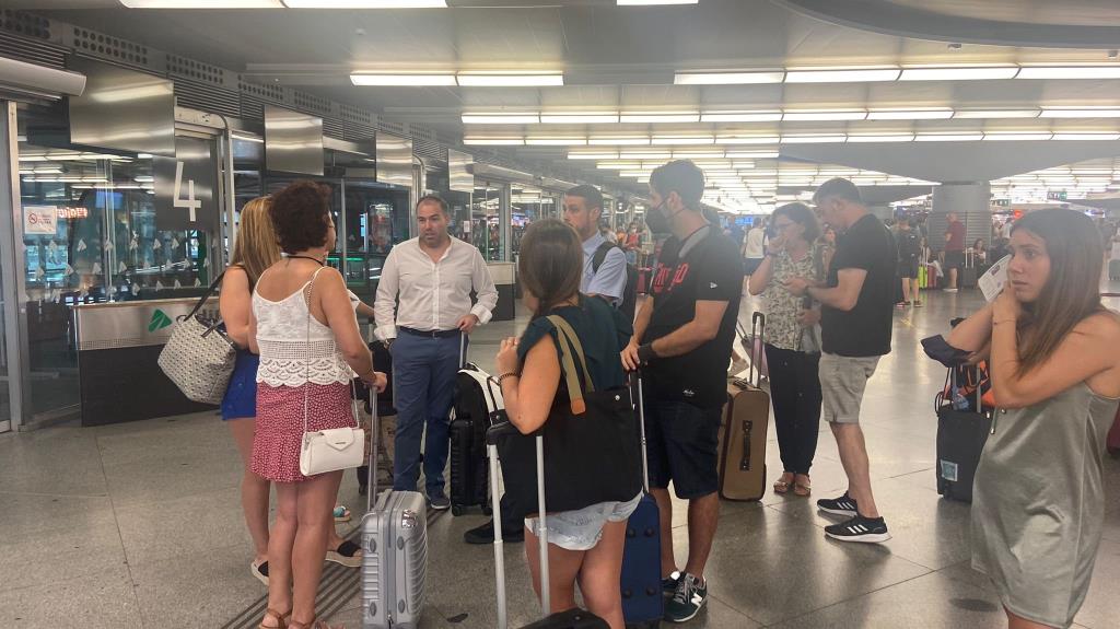Suspesa la circulació de trens d'alta velocitat a la línia entre Figueres, Barcelona i Madrid per un robatori de cable. ACN