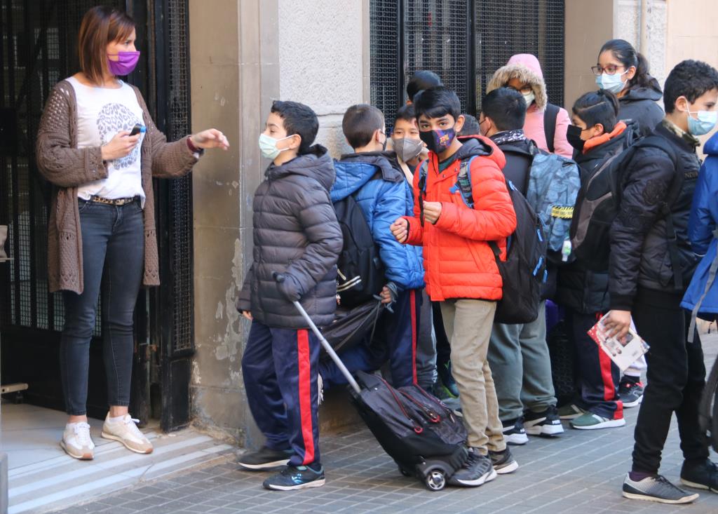 Tornada a l'escola aquest dimarts sense mascaretes obligatòries, un dia abans que a la resta d'espais interiors. ACN