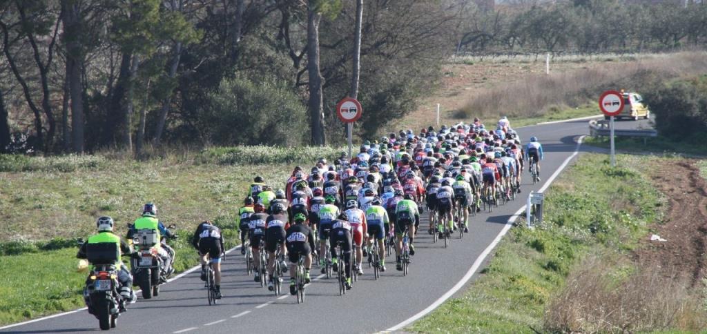 Tot a punt per tornar a gaudir d’un bon diumenge de ciclisme al Baix Penedès. Ajuntament del Vendrell