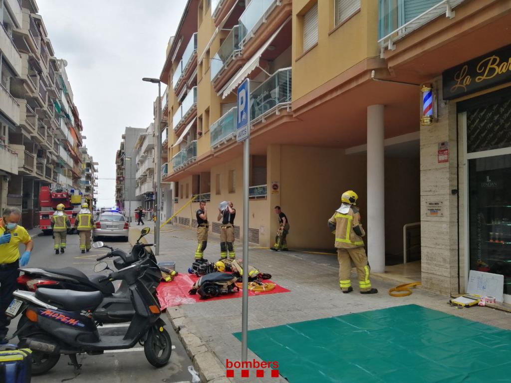 Un ferit lleu en l'incendi d'una cuina a Calafell. Bombers