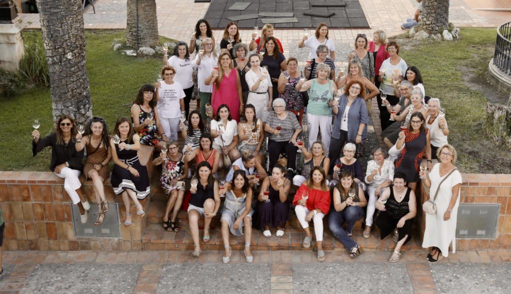 Un llibre il·lustra les vivències de mig centenar de viticultores del Penedès. ACN