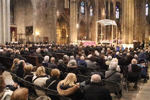 Un miler de persones acomiaden el penedesenc Francesc Pardo, bisbe de Girona, durant el funeral a la catedral