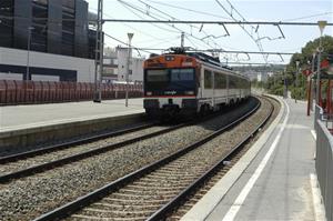 Un tren amb passatgers queda aturat dins d’un túnel entre el Garraf i Sitges. Ajuntament de Sitges