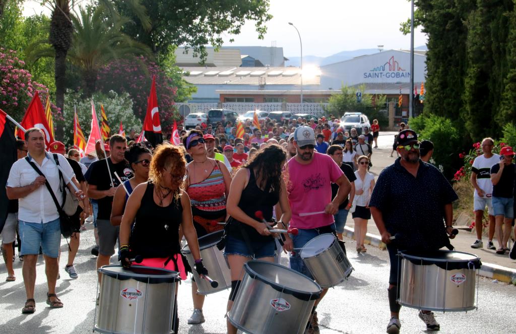 Unes 400 persones es manifesten a l'Arboç contra l'acomiadament d'un 17% de la plantilla de Saint Gobain. ACN