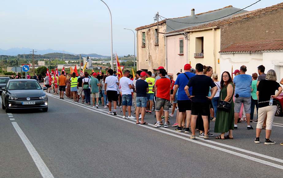 Unes 400 persones es manifesten a l'Arboç contra l'acomiadament d'un 17% de la plantilla de Saint Gobain.. ACN