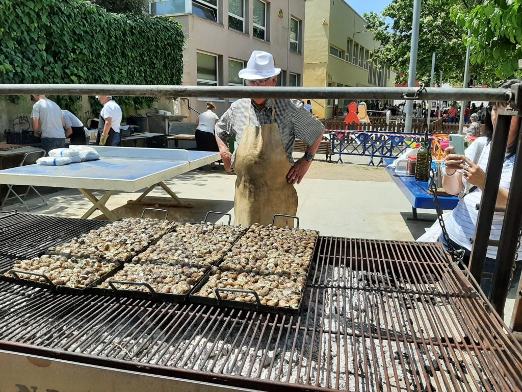 Unes 5.000 persones han passat pel Vade Fires de Canyelles, que acull gastronomia, motor, entitats, artesania i música. Ajuntament de Canyelles