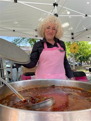 Unes 5.000 persones han passat pel Vade Fires de Canyelles, que acull gastronomia, motor, entitats, artesania i música