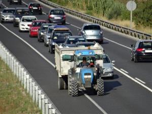 Unió de Pagesos demanarà l’autorització perquè circulin tractors per la C-15 el temps de collita i verema. EIX