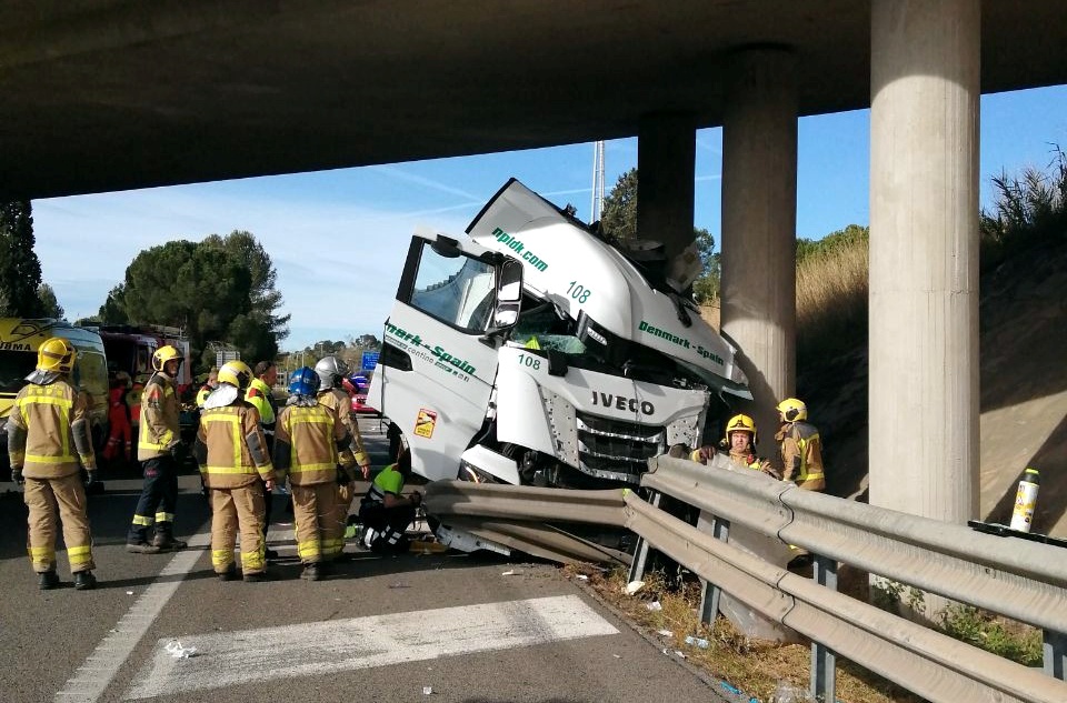 Uns 457.000 vehicles surten de l'àrea metropolitana en la primera fase de l'operació sortida de Setmana Santa. Bombers