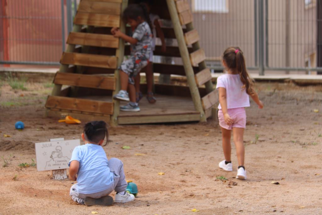 Vilafranca posa en marxa un servei gratuït d’acompanyament i cura d’infants. ACN