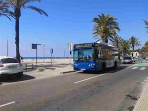Vilanova activa aquest dissabte el bus llançadora a les platges, que enguany costarà 50 cèntims. Ajuntament de Vilanova