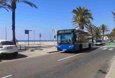 Vilanova activa aquest dissabte el bus llançadora a les platges, que enguany costarà 50 cèntims. Ajuntament de Vilanova