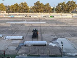 Vilanova canvia la gespa del Complex Municipal de Futbol dels Alumnes Obrers 