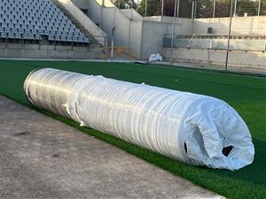 Vilanova canvia la gespa del Complex Municipal de Futbol dels Alumnes Obrers 