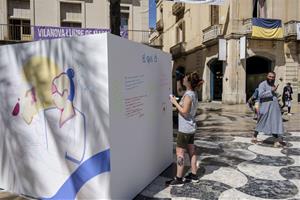 Vilanova i la Geltrú reivindica la tasca de les infermeres amb una acció del Col·legi. EIX