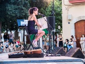 Vilanova i la Geltrú viu la seva millor versió del FIMPT a la plaça del Port