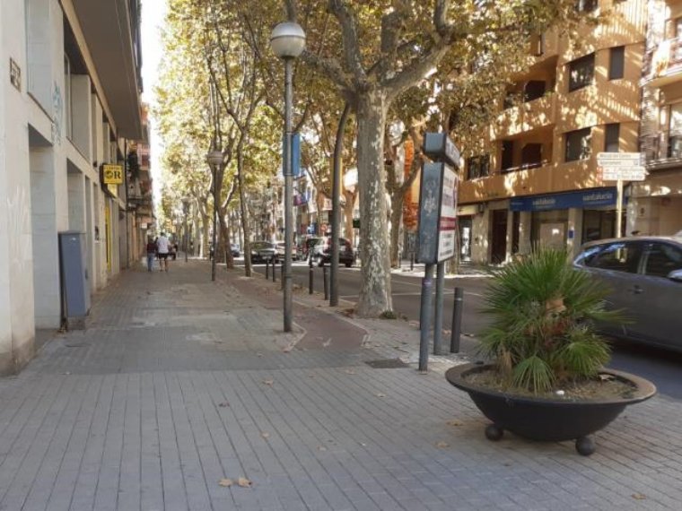 Vilanova remodelarà el tram urbà de la carretera C-246a per incorporar un carril bici i renovar les voreres. Ajuntament de Vilanova