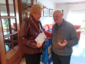 Voluntaris de la Comissió pel benestar visiten les persones majors de 80 anys que viuen soles. Ajuntament de Vilafranca