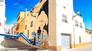 27 murals transformen La Bisbal del Penedès després de la primera edició del GraffTech Fest.