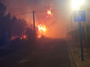 Alerta a Cubelles per un incendi a la urbanització Corral d'en Cona