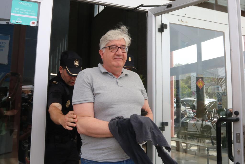 Almenys 4 detinguts en el dispositiu a l’Ajuntament de Sitges, entre ells el regidor d’ERC Jaume Monasterio. ACN