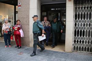 Almenys cinc detinguts en un operatiu al Camp de Tarragona contra una organització criminal dedicada a les estafes. ACN