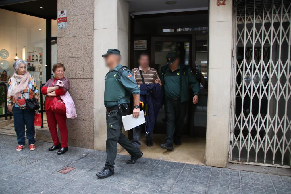 Almenys cinc detinguts en un operatiu al Camp de Tarragona contra una organització criminal dedicada a les estafes. ACN